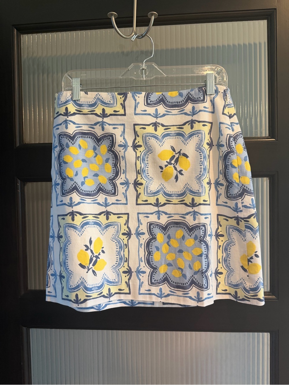 Loft-sz8-Italian Inspired Print, Double Lined Straight Skirt!!